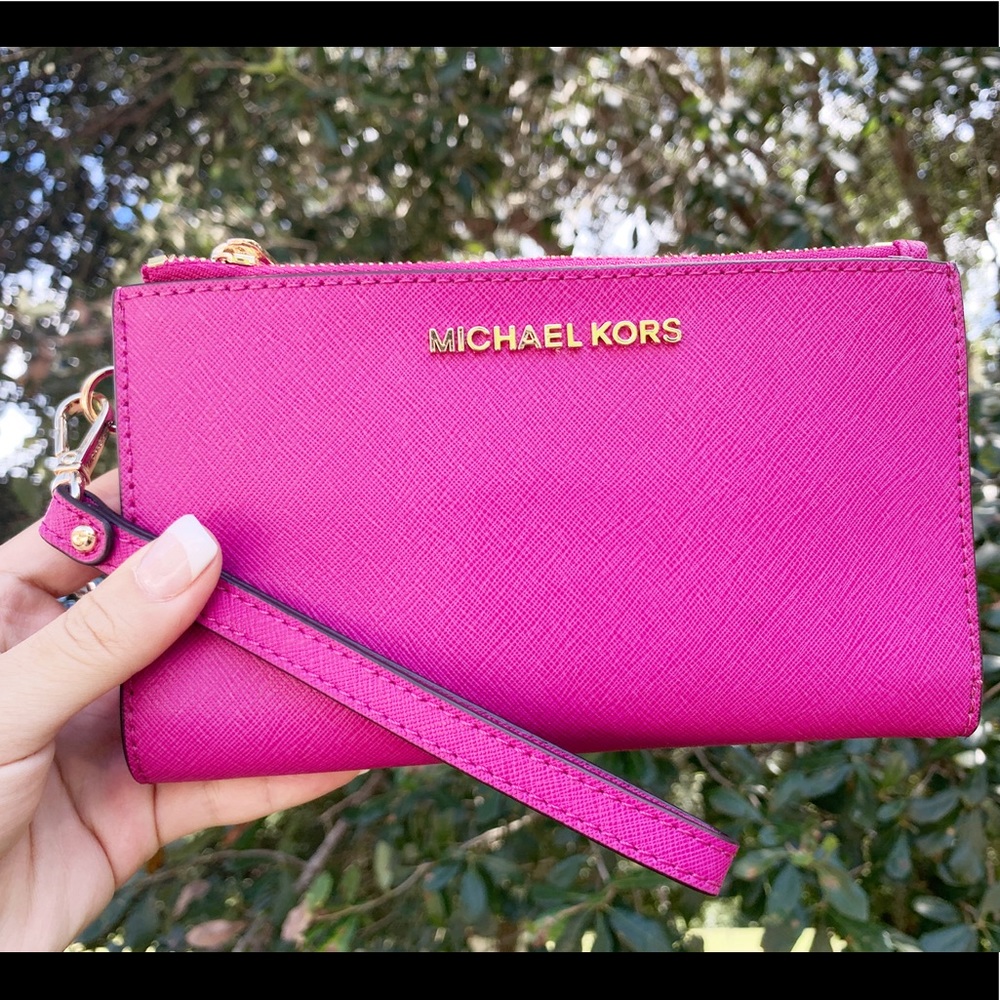 Michael kors large phone wallet wristlet ‼️SALE‼️ - Picture 1 of 6